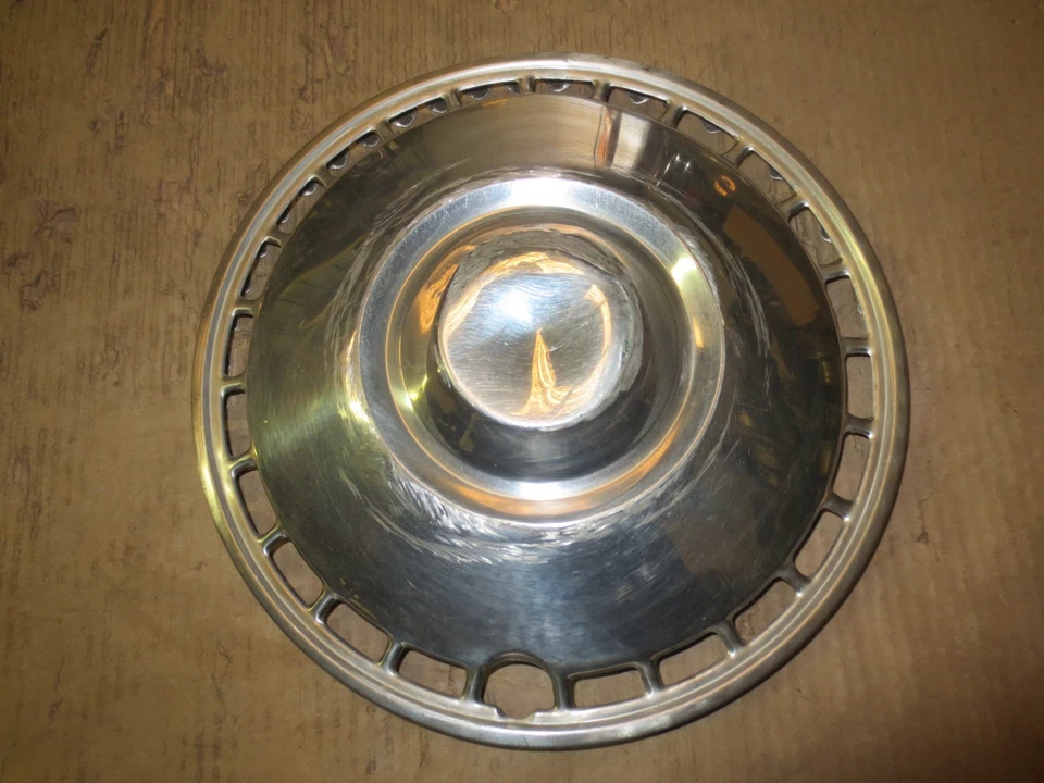 Tapacubos Toyota Corona llanta tapacubos 1970 70 1971 71 OEM 13" USADO 61017 Foto 3 de 4