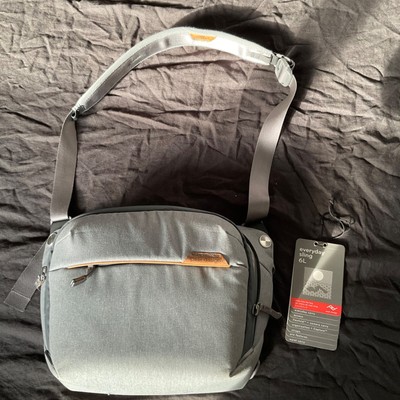 Peak Design 6 L everyday sling bag grey fit IPad Pro 11in