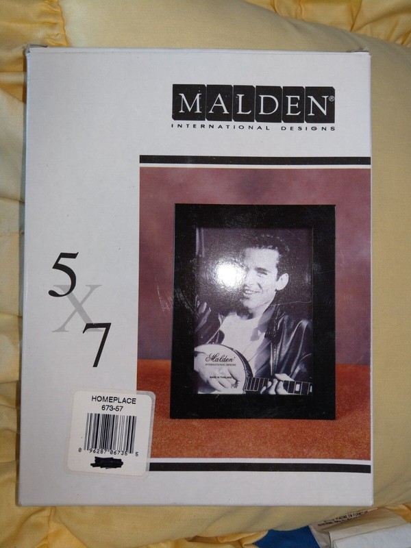 Malden International Designs Solid Wood 5 x 7 Picture Frame
