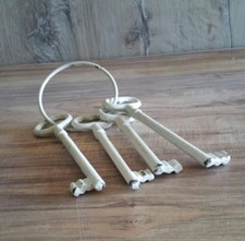 VINTAGE DECORATIVE CAST IRON STYLE KEYS ON RING