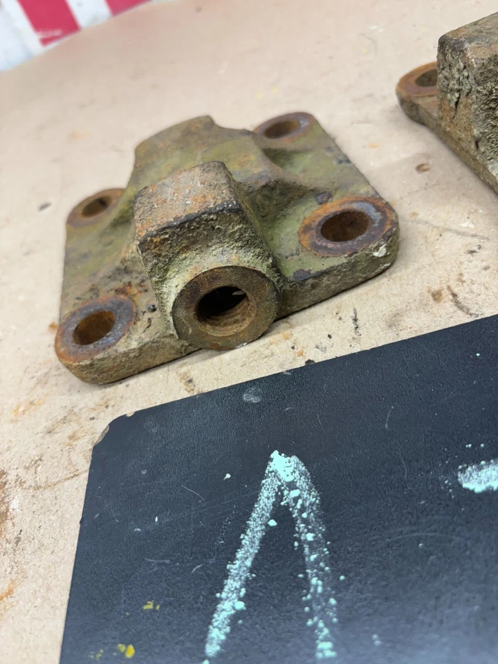 Chevrolet GMC K20 K30 K10 1973 1987 1991 BARRA ESTABILIZADORA DELANTERA SOPORTES HOJA PLACA DE PERNO EN U Foto 4 de 4