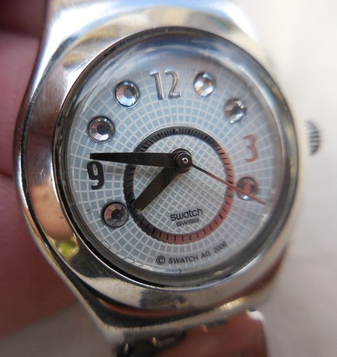 swatch suisse irony v8 ag2006 feminine bombe au bracelet assorti