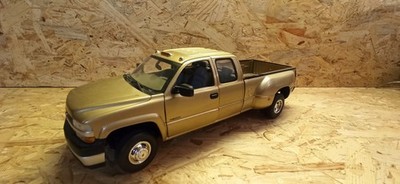 1:18 Chevrolet Silverado 3500 Dually Anson gold