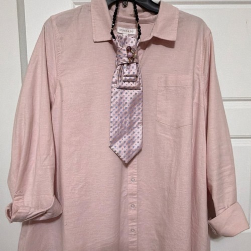 Women’s Jewerly Silk Paisley Neck Tie Light Pink embellished with vintage brooch