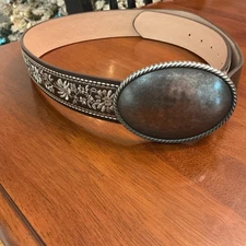 Woman’s Western Belt Brown Embroidered Design