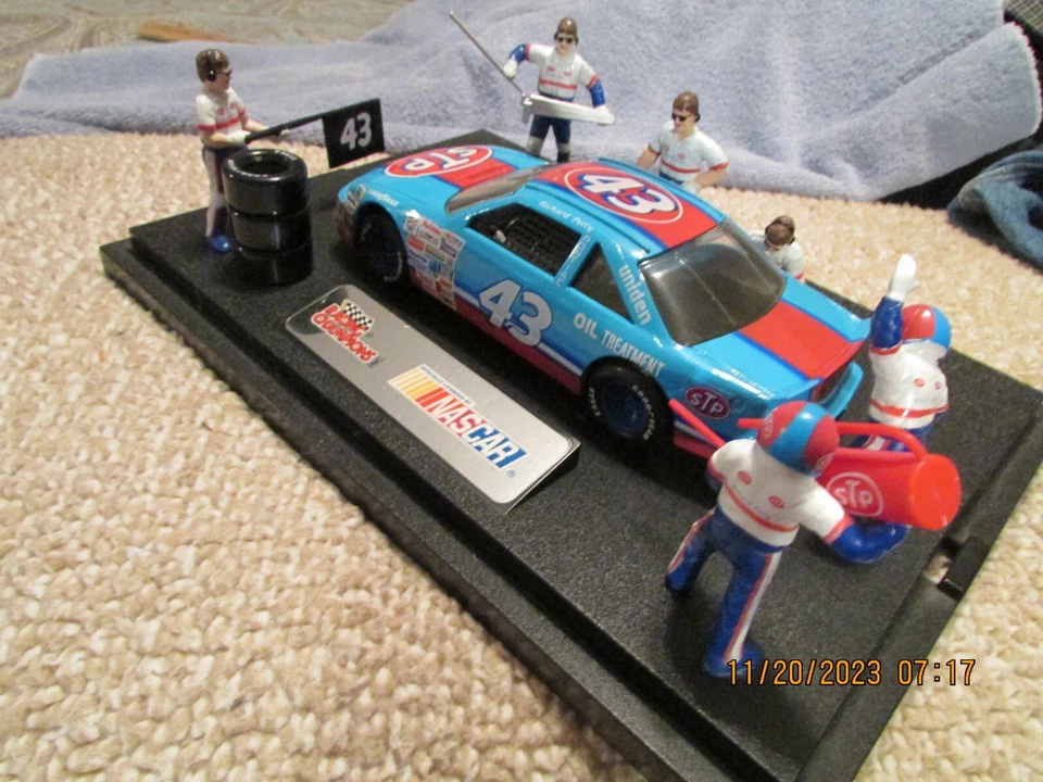 RICHARD PETTY 1-24 CAMPEÓN DE CARRERAS # 43 PONTICA NASCAR PIT STOP VITRINA Foto 3 de 4