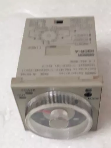 OMRON H3CR-A Timer Switch Type 100 to 240 VAC 50/60Hz 0.05s-300h New