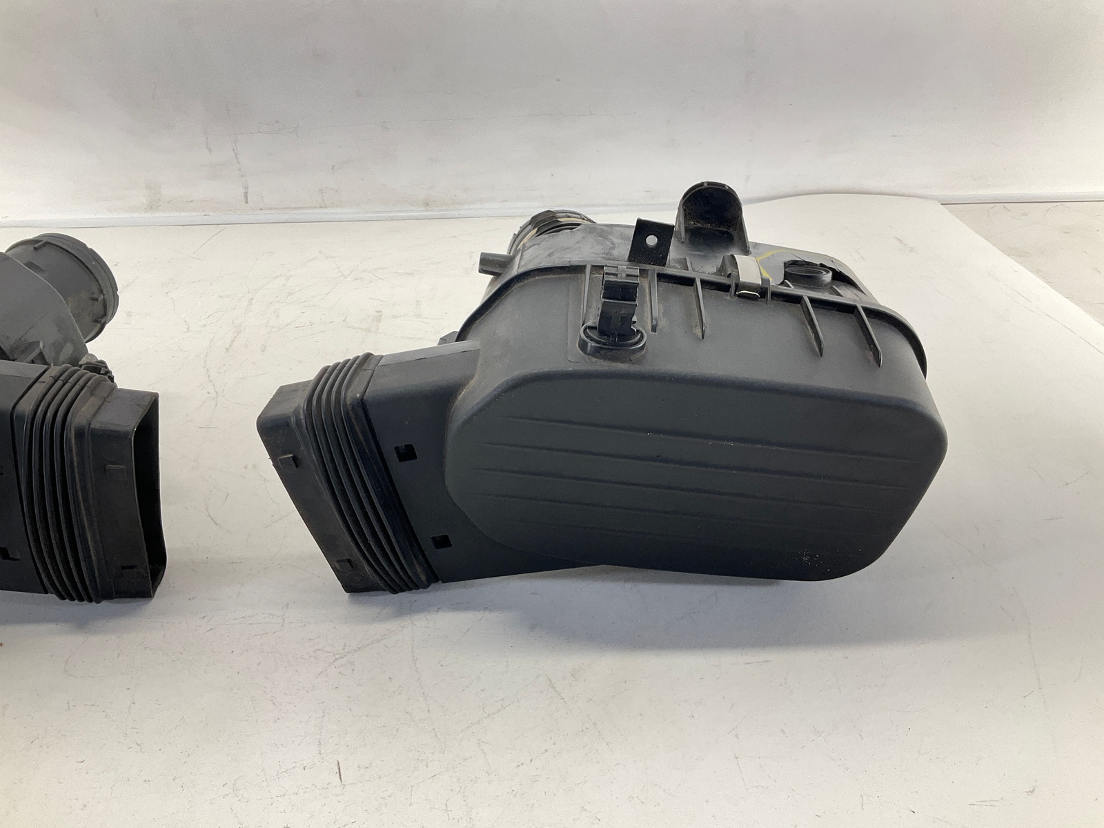 14-17 MASERATI Ghibli 3.0L Front Left & Right Air Intake Cleaner Box