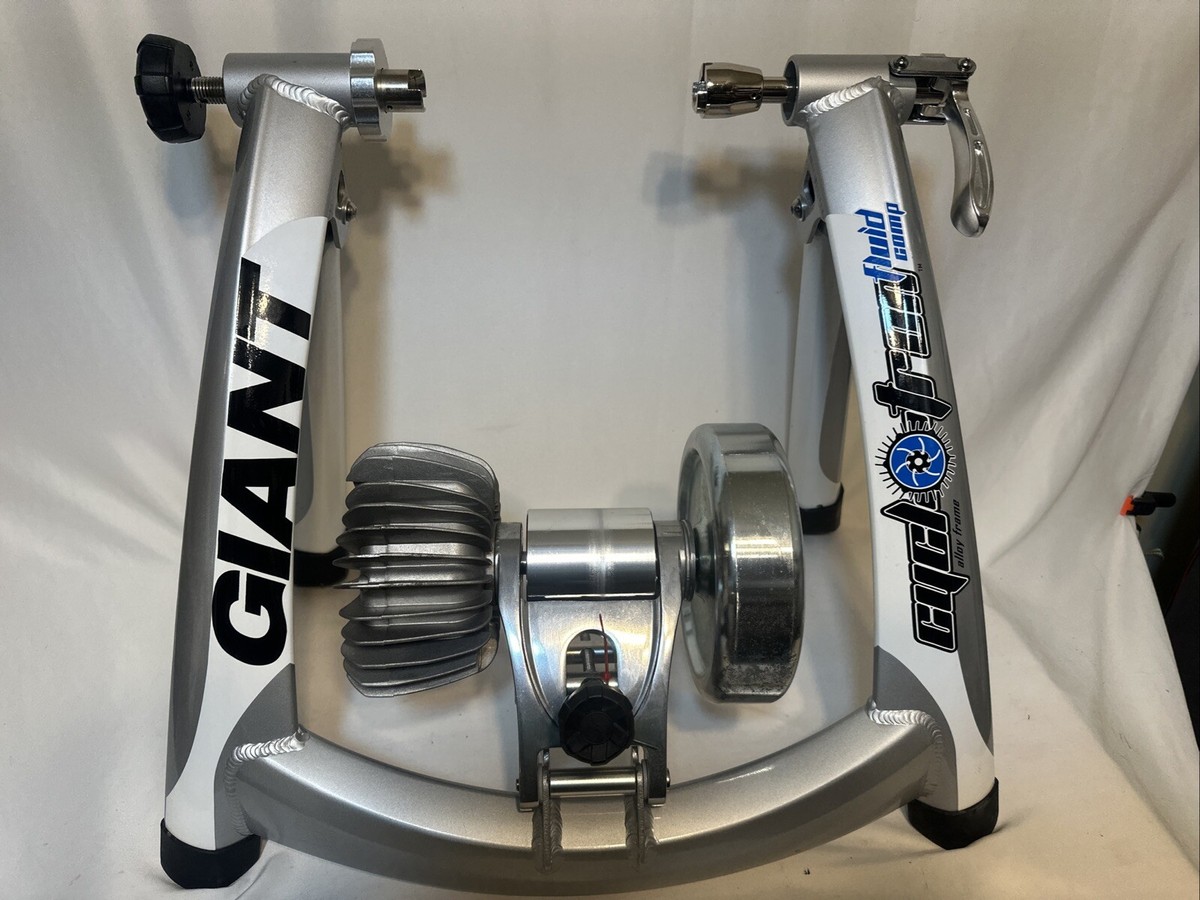 GIANT サイクロトロン フルード トレーナー　シルバー GIANT]サイクルトレーナーの紹介 ｜ ジャイアントストア仙台
