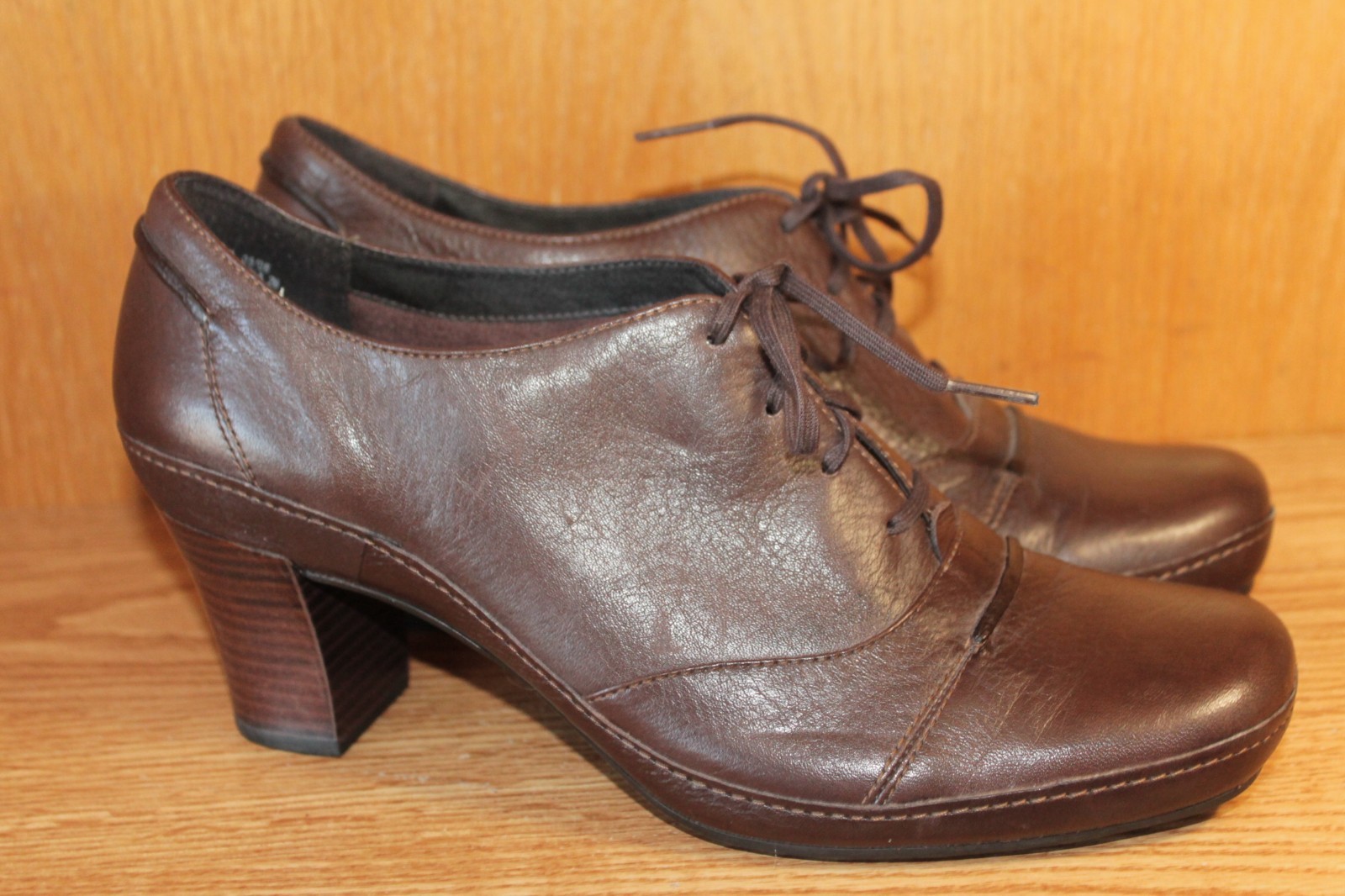 brown leather clarks