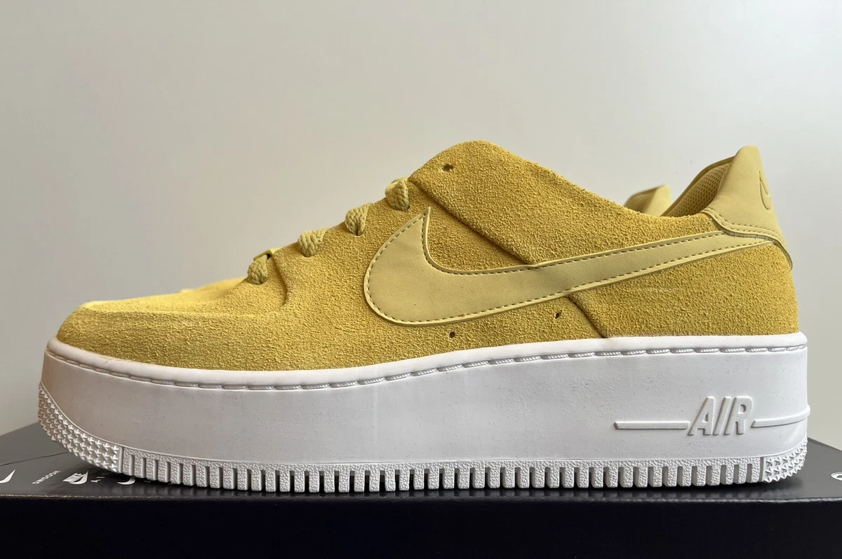 Nike Yellow Air Force 1 Sage Low Sneakers