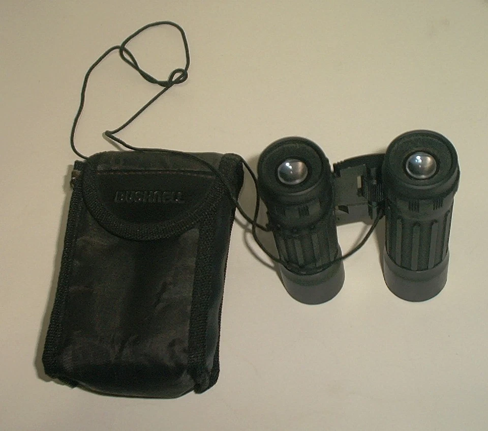 BUSHNELL COMPACT BINOCULARS 10 X 25, 302 FT at 1000 YDS with Soft Case - Image 4 of 4
