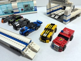 LEGO Racers: Brick Street Customs 8154 (2008) - Retired.