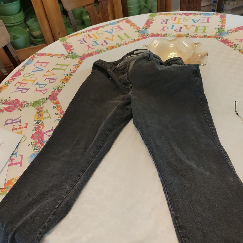 Chicos Platinum Jeans Womens Size 2.5 Reg black denim  Embroiled Back Pockets