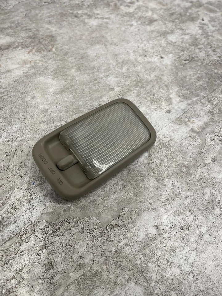 1998-2002 Toyota Corolla Overhead Dome Light Assembly - Image 2 of 4