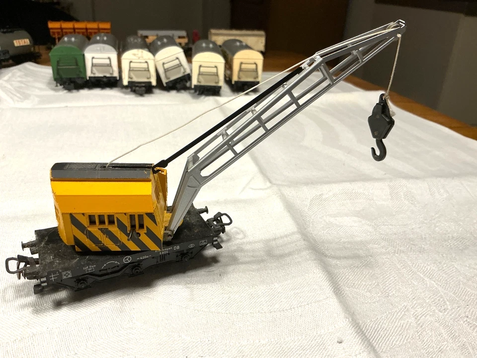 märklin – H0, Alter Schienenkranwagen, 4 div Güterwagen - Bild 3 von 4