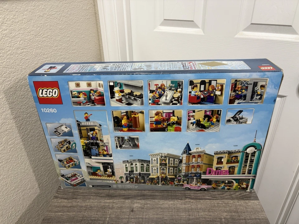 LEGO CREATOR: Downtown Diner (10260) - Image 4 of 4