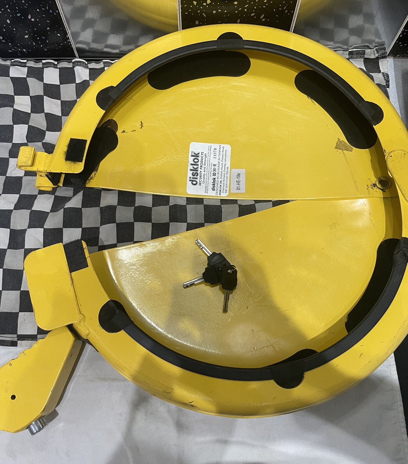 Disklok steering wheel lock size Medium 3 keys 3941.5cm thatcham cat 3