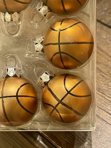 Juego de 8 mini pelotas de baloncesto Hobby Lobby My Little Christmas - Imagen 3 de 9