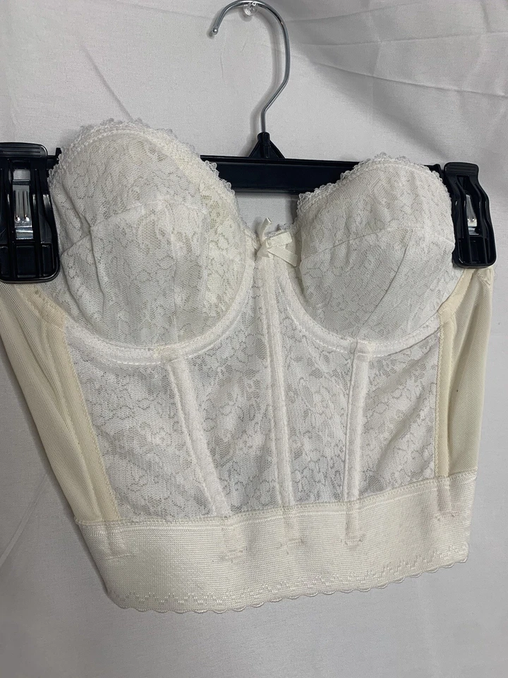 Blusa espartilho de renda branca vintage feita nos EUA Jezebel Renee of Hollywood tamanho 34B - Imagem 2 de 4
