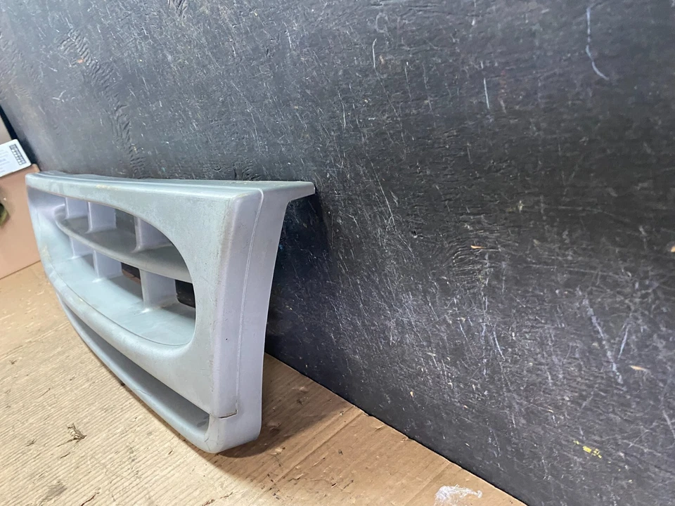 Parrilla delantera Ford E150 Econoline 1997 a 2002 N0961 PS Foto 2 de 4