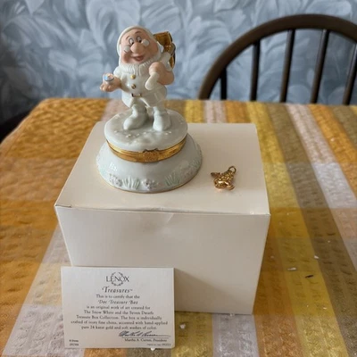 LENOX Disney Snow White And The Seven Dwarfs Doc Treasure Box , Cert & Charm - Image 1 of 4