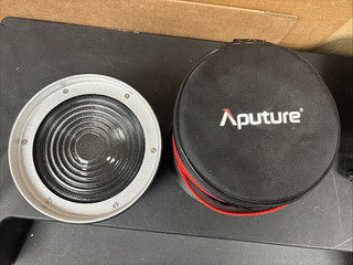 Aputure Fresnel 2X Bowens Mount Lens Modifier With Case Great condition