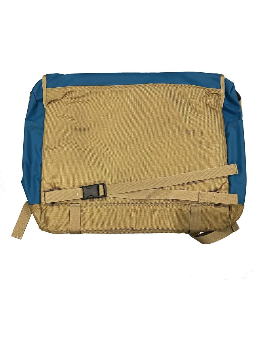 The North Face Base Camp Messenger Bag SAMPLE NWT 15in 30L The North Face Base Camp Messenger Bag SAMPLE NWT 15in 30L