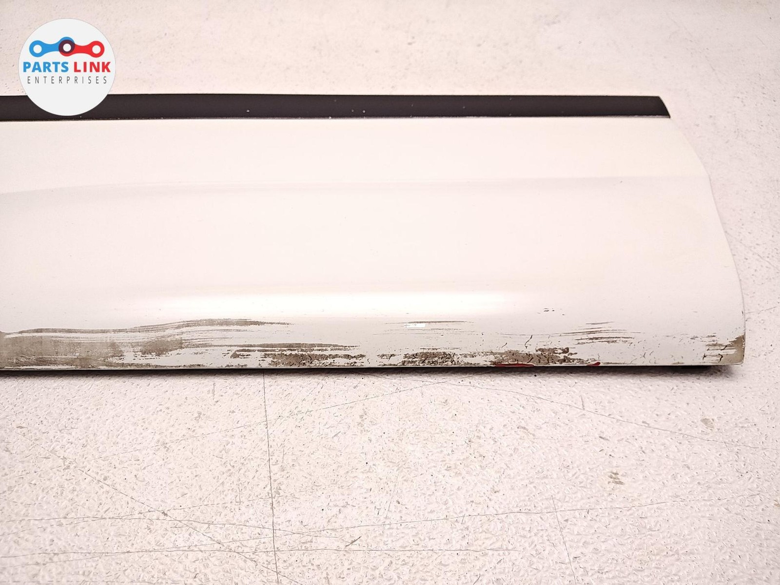 2016-20 BENTLEY BENTAYGA REAR RIGHT DOOR MOLDING CLADDING APPLIQUE LOWER LIP 636