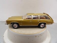 1976 PONTIAC GRAND LEMANS SAFARI WAGON      2019 GREENLIGHT HITCH & TOW   1:64