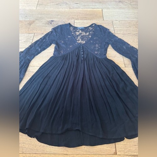 Romeo + Juliet Black Lace Bell Sleeve Dress Women's Sz M Witchy Whimsigoth - Picture 4 of 11