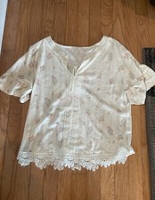 Size Small Cream Floral Top With Lace Detail