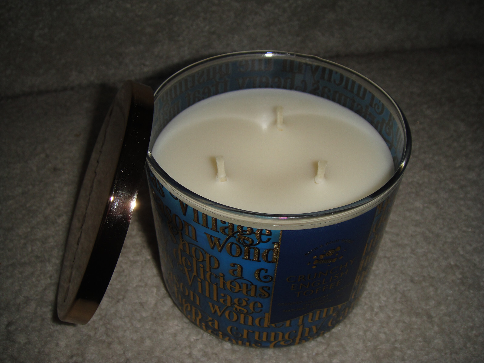 BATH & BODY WORKS 3 WICK CANDLE W/LID in the "CRUNCHY ENGLISH TOFFEE