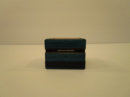 WOOD Flip Top TRINKET BOX w/ HEART Burnt & Colored Details VERY WELL MADE! 2" - Picture 5 of 11