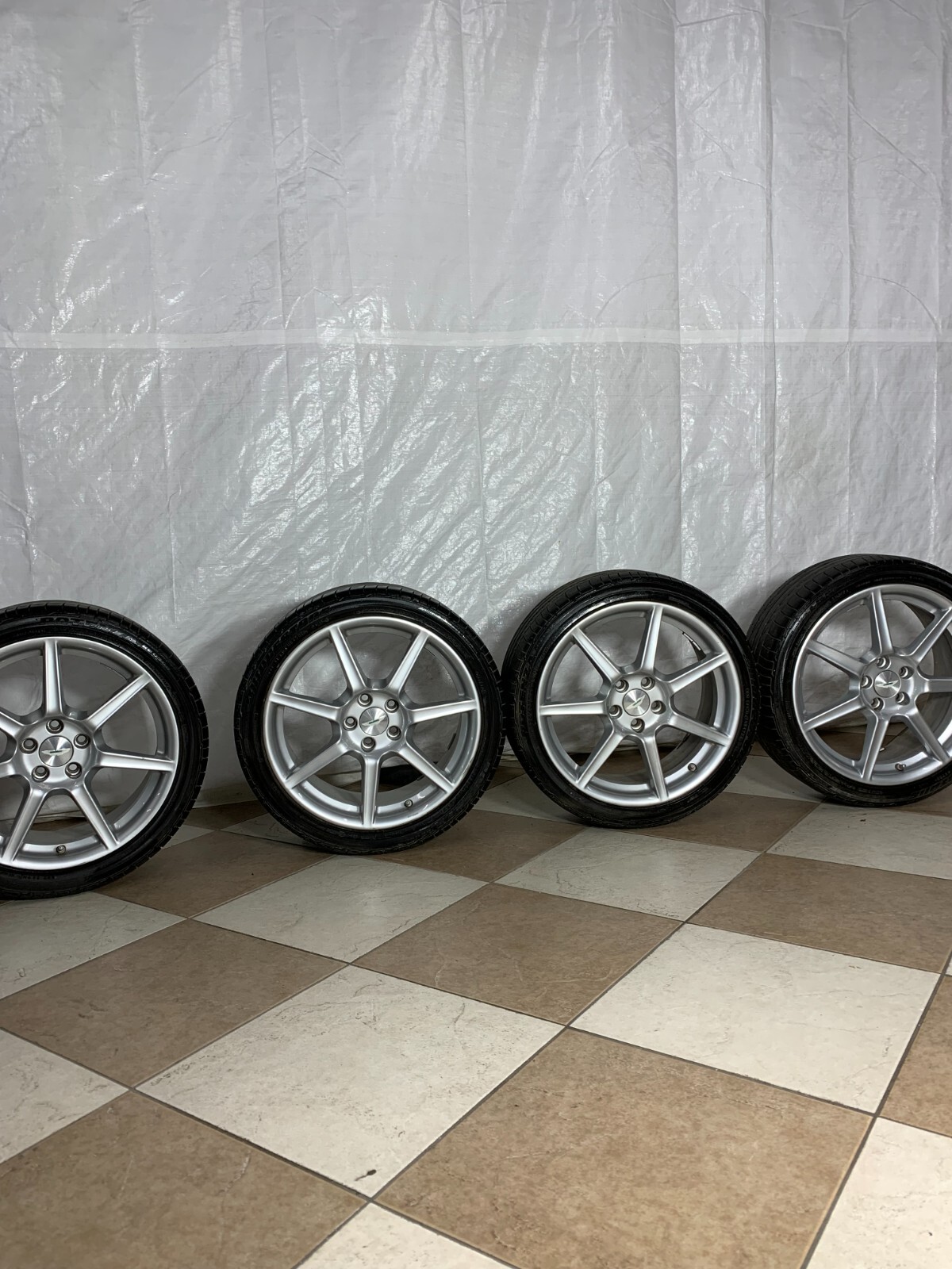 *Aston Martin V8 Vantage WHEEL (8 1/2 J X 18 50.3MM OFFSET) 6G33-1007-AB (SET4)*