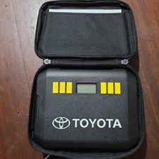 Mini compresor de aire portátil genuino Toyota DC 12V bomba rueda infiltrado neumático