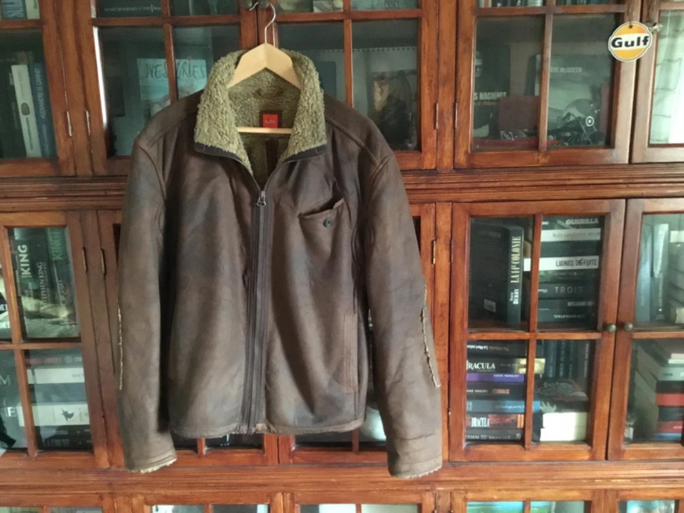 BLOUSON TYPE BOMBERS VINTAGE DE COULEUR  MARRON CHOCOLAT DE HUGO BOSS TAILLE XL. - Photo 1/4