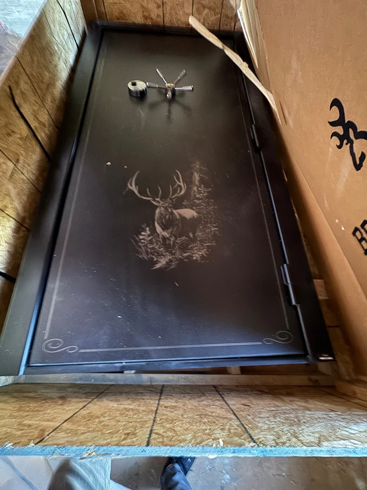 Browning ProSteel 翻盖式 Out-Swing Vault 门,战术黑色,83"x42.75" 全新 — 第 2/4 张图片