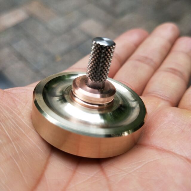 New Brass Hand Twisting Spinning Top Handmade Gyro Gyroscope Spinner Toy