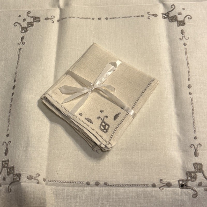 Vintage Linen Tablecloth & 4 New Napkins Beige Embroidered Cutwork Intricate 36”