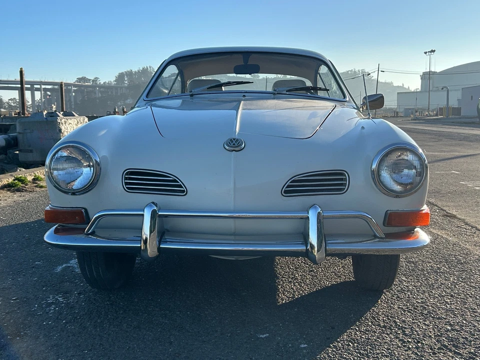 Volkswagen Karmann Ghia 1970  Foto 2 de 4