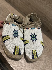 Vintage Native American Beaded Mocassins, child or woman's size