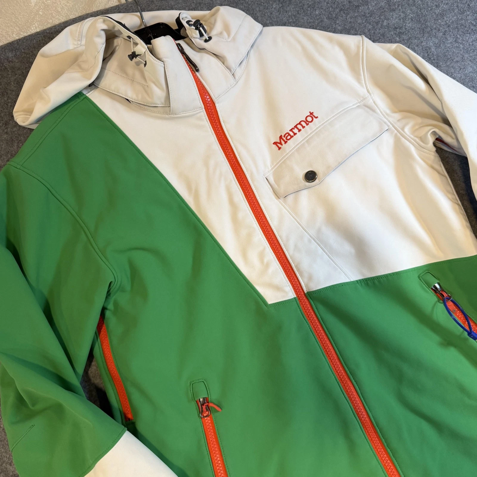 Marmot Jacket Mens Small Green White Colorblock Softshell Hooded Insulated Ski
Opens in a new window