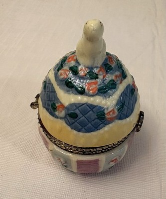 Ceramic Lillian Vernon Easter Bunny on Top Hinged Trinket Box Figurine Gold Trim