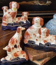 Stately Rare 19C English Staffordshire Spaniel Ink Quill Russet Mantle Dog Trio