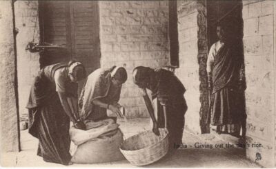 PC GIVING OUT THE DAY'S RICE INDIA ETHNIC TYPES (a25735)
