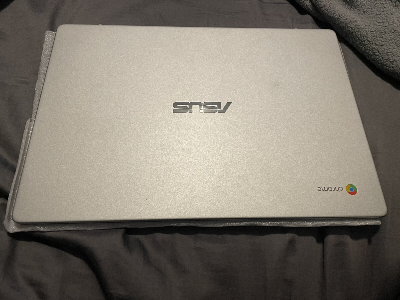 ASUS Chromebook C423NA 14-inch Intel Celeron N3350 4GB RAM Silver Laptop-image