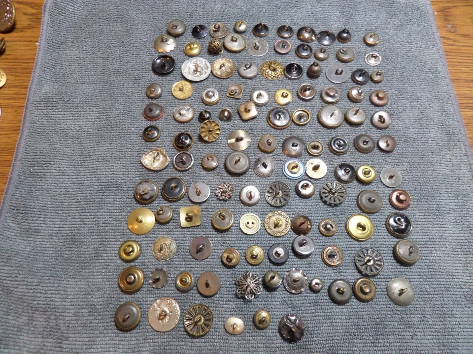 117 Vintage Metal & Glass Buttons People Flowers Objects - Image 4 of 4