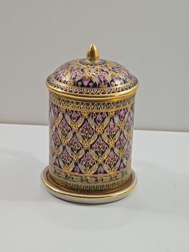 Thai Benjarong Gilded Hand Painted Porcelain Mug with Lid & Saucer Floral Design - Picture 4 of 10