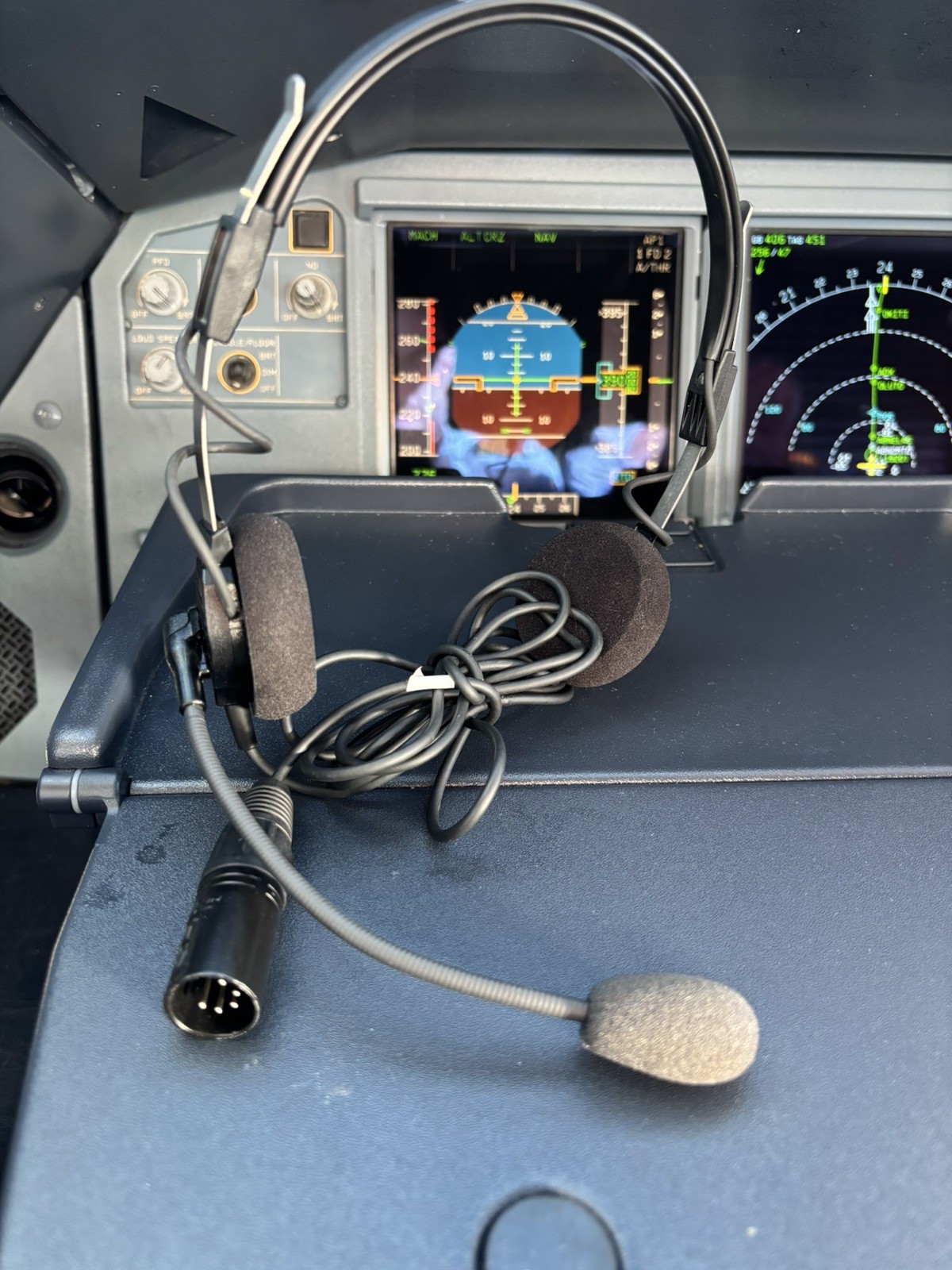 Telex Airman 750 XLR-5 Airbus Headset P/N 64300-210 – Tested & Fully Functional